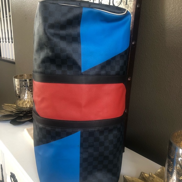 Louis Vuitton travel bag limited addition - Picture 7 of 16